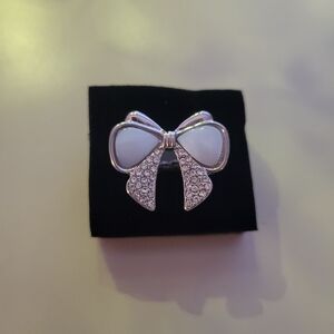 Paparazzi Silver and White Bow Stretch Ring